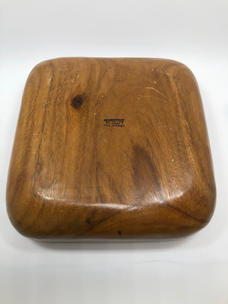 3PC VTG MONKEY POD WOOD SQUARE SALAD BOWL W/SERVING SPOONS.
