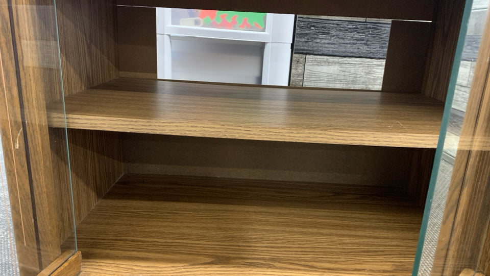 WOOD GRAIN TV STAND W/DOORS ON WHEELS.