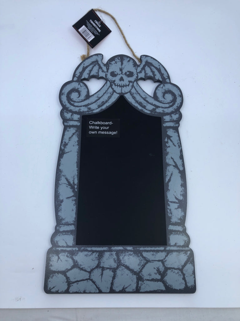 GREY SKULL SMALL CHALKBOARD WALL HANGING.