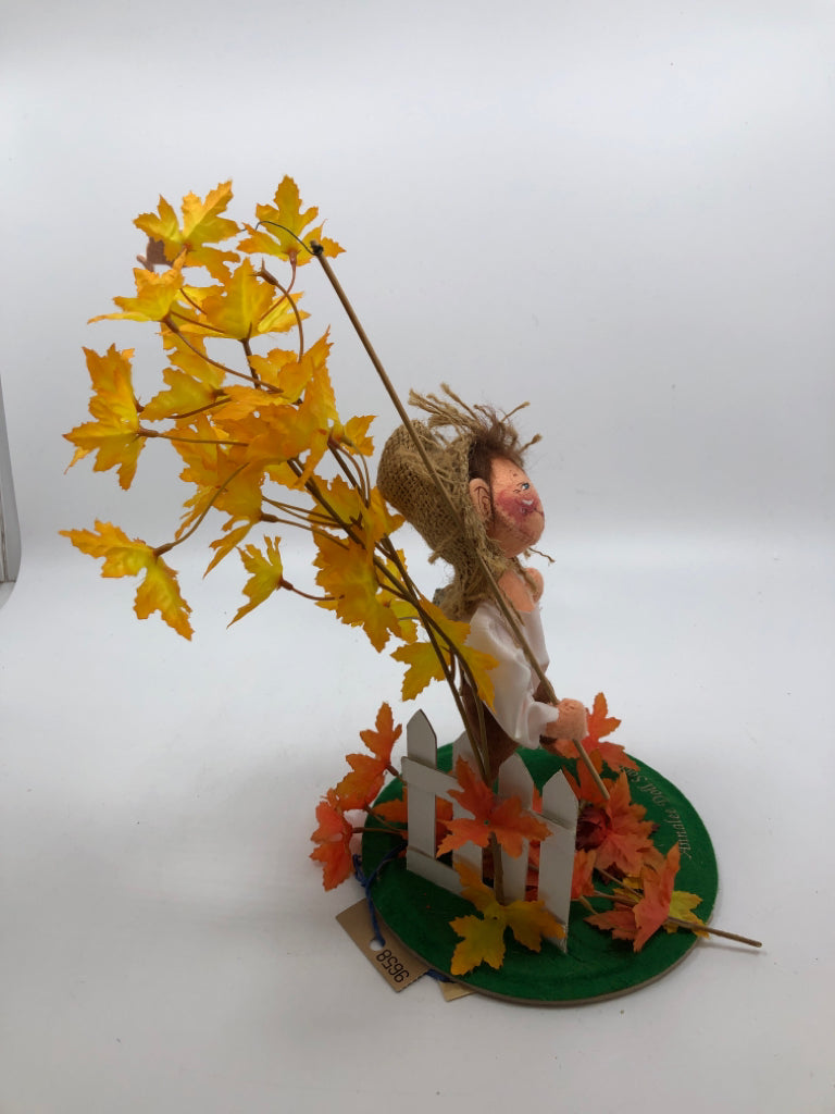 1995 ANNALEE LOGO KID- FALL LEAVES