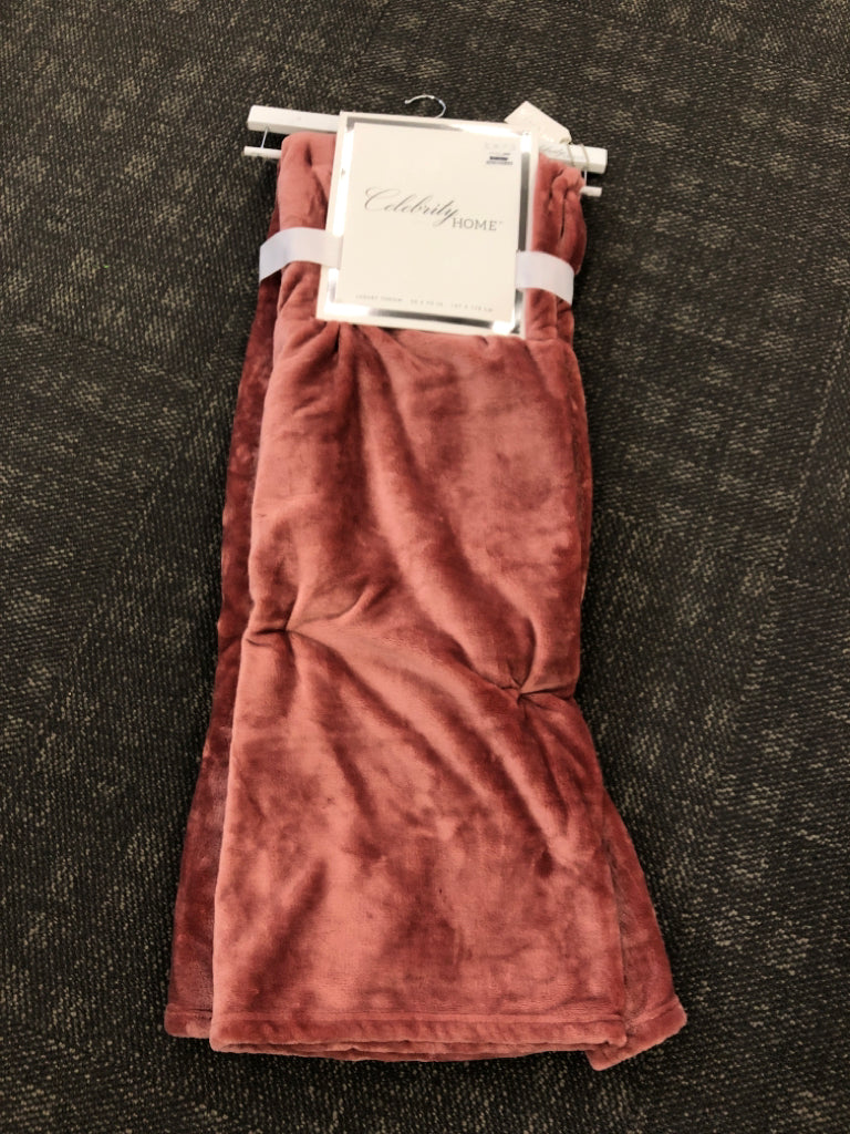 NIP PINK LUXURY THROW BLANKET.