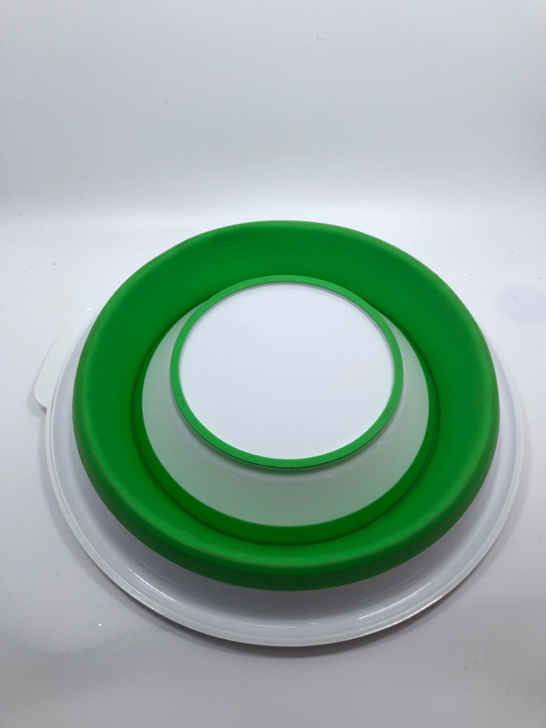 LARGE FOLDING SILICONE BOWL WITH LID.