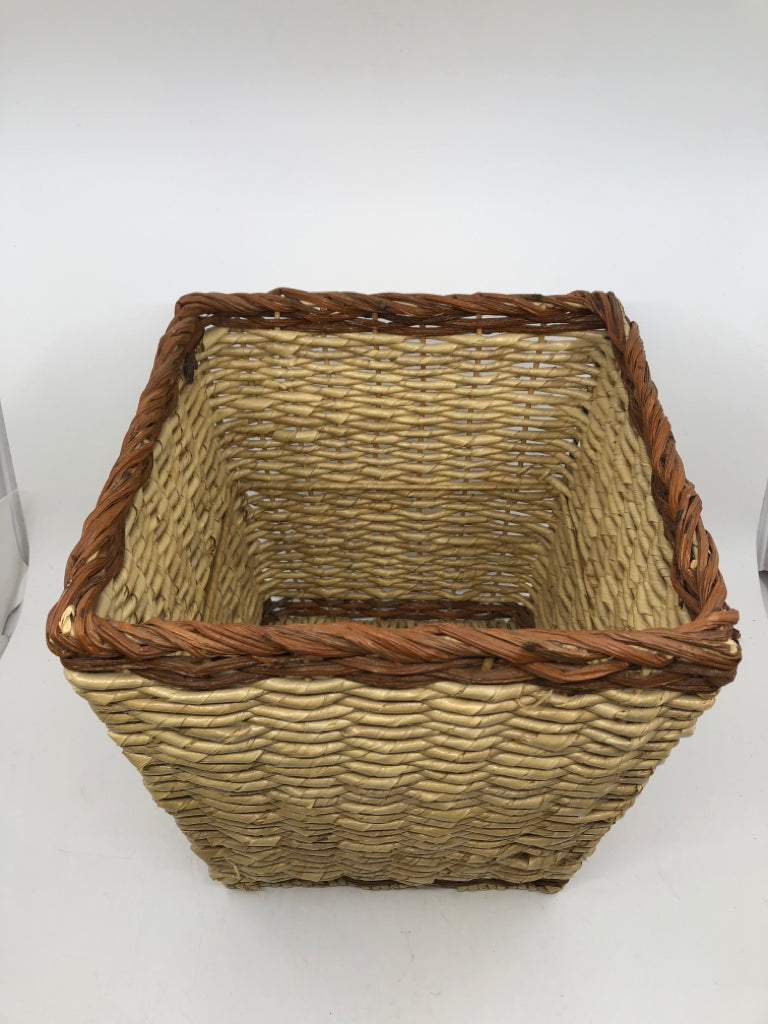 2 TONE WOVEN SQUARE TRASH BIN.