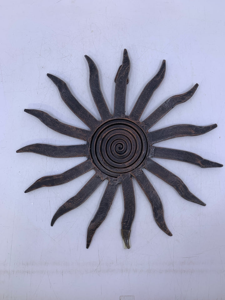 METAL SUNBURST.
