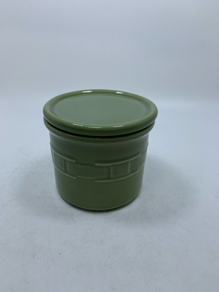 POTTERY BASKET WEAVE DETAIL JAR W/ LID.