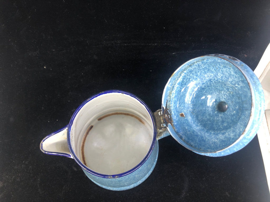 VTG BLUE AND WHITE SPONGED TEAPOT- MINOR WEAR.