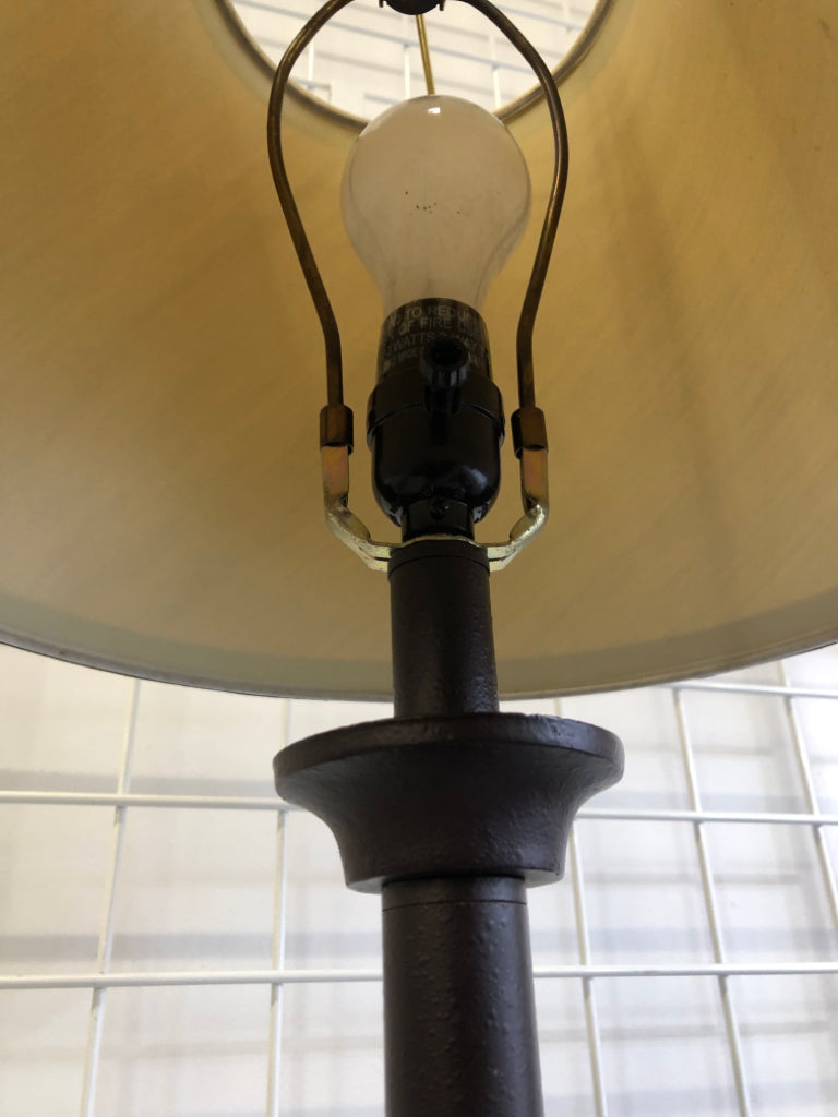 DARK BROWN LAMP W/CREAM & BLACK BORDER SHADE.