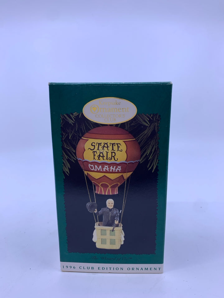 HALLMARK "THE WIZARD OF OZ" ORNAMENT IN BOX.