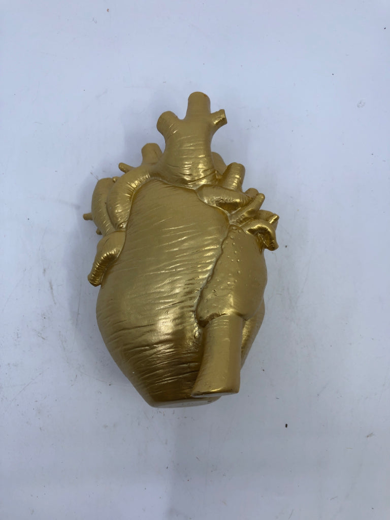 GOLD PLASTIC HEART DECOR.
