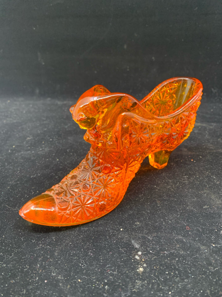 VTG ORANGE GLASS STAR PATTERN SHOE.