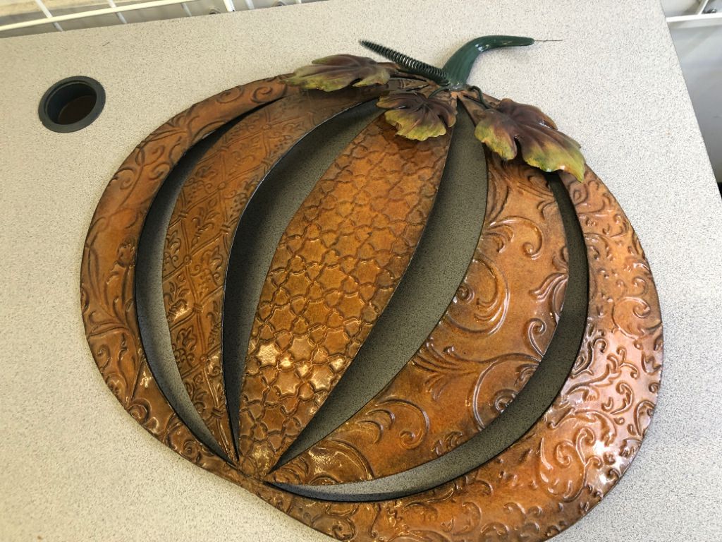 DARK ORANGE METAL SCROLL PUMPKIN WALL ART.