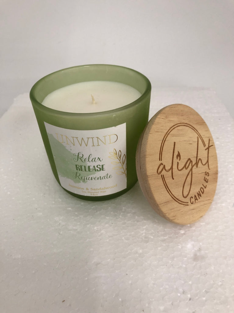 JASMINE AND SANDLEWOOD CANDLE.