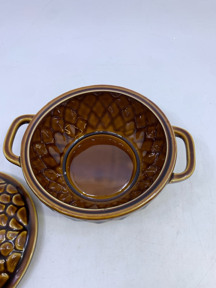 BROWN TEXTURED BOWL W/ LID.