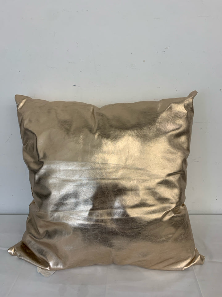 BEBE SHINY PILLOW.