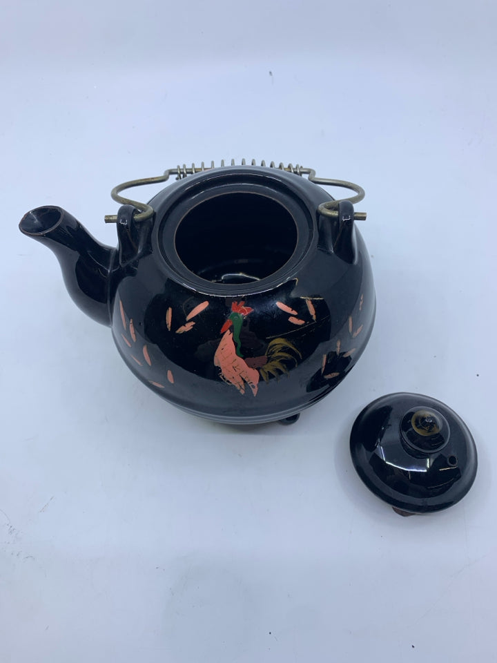 VTG BLACK ROOSTER PAINTED TEAPOT.