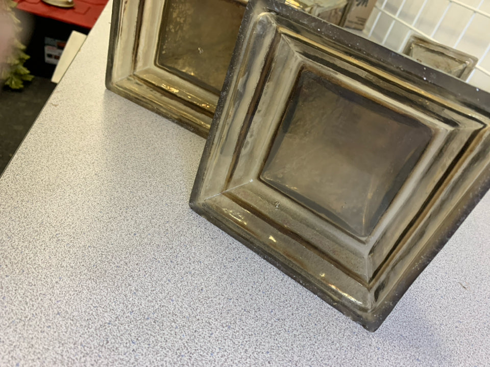 2 GOLD IRIDESCENT GLASS CANDLE HOLDER.