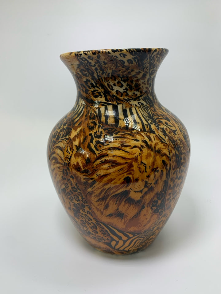 SAFARI ANIMALS PRINTED VASE.