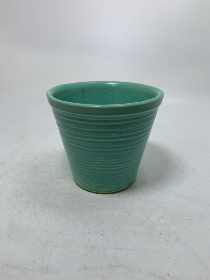 VTG TEAL RIBBED PLANTER.