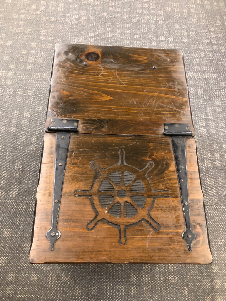 VTG DARK RUSTIC END TABLE W/STORAGE.