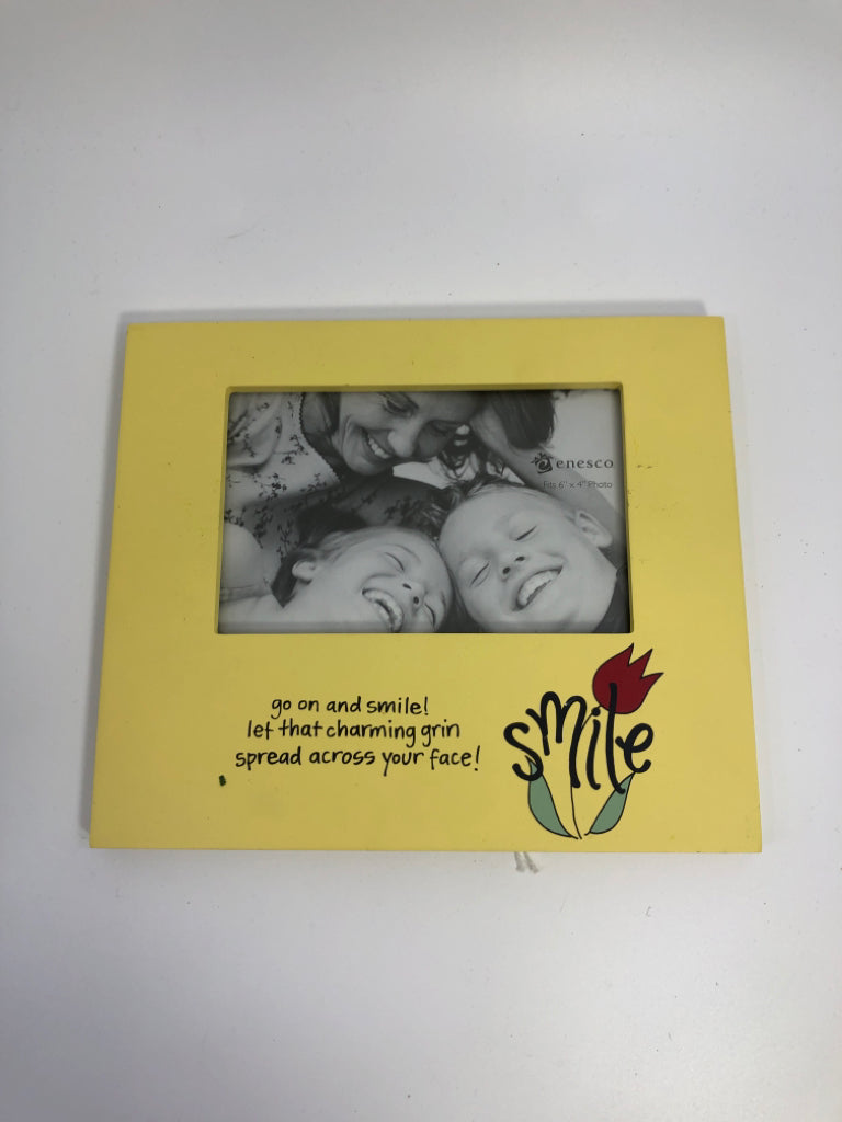 NWT YELLOW "SMILE" PHOTO FRAME.