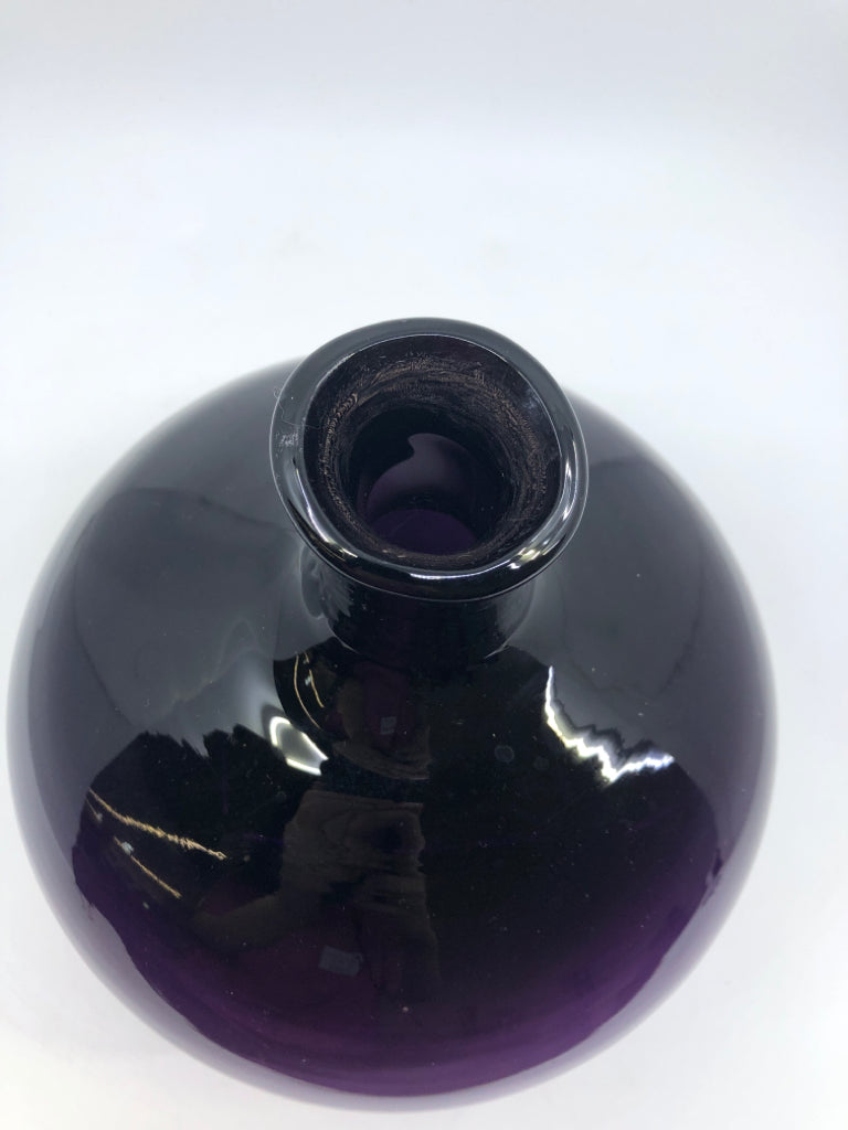 DARK PURPLE GLASS VASE W/ SHORT NECK.