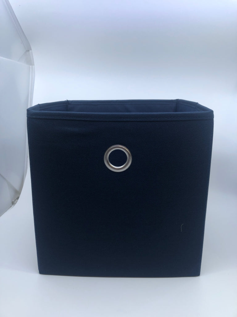 NAVY BLUE STORAGE CUBE W HANDLE.