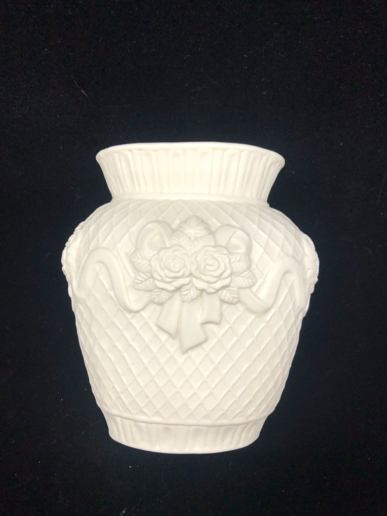 PORCELAIN VASE W/FLOWER/GRID DESIGN.