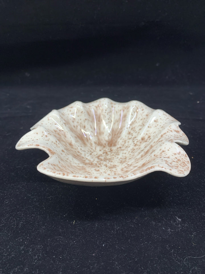 2 TONE SHELL BOWL.