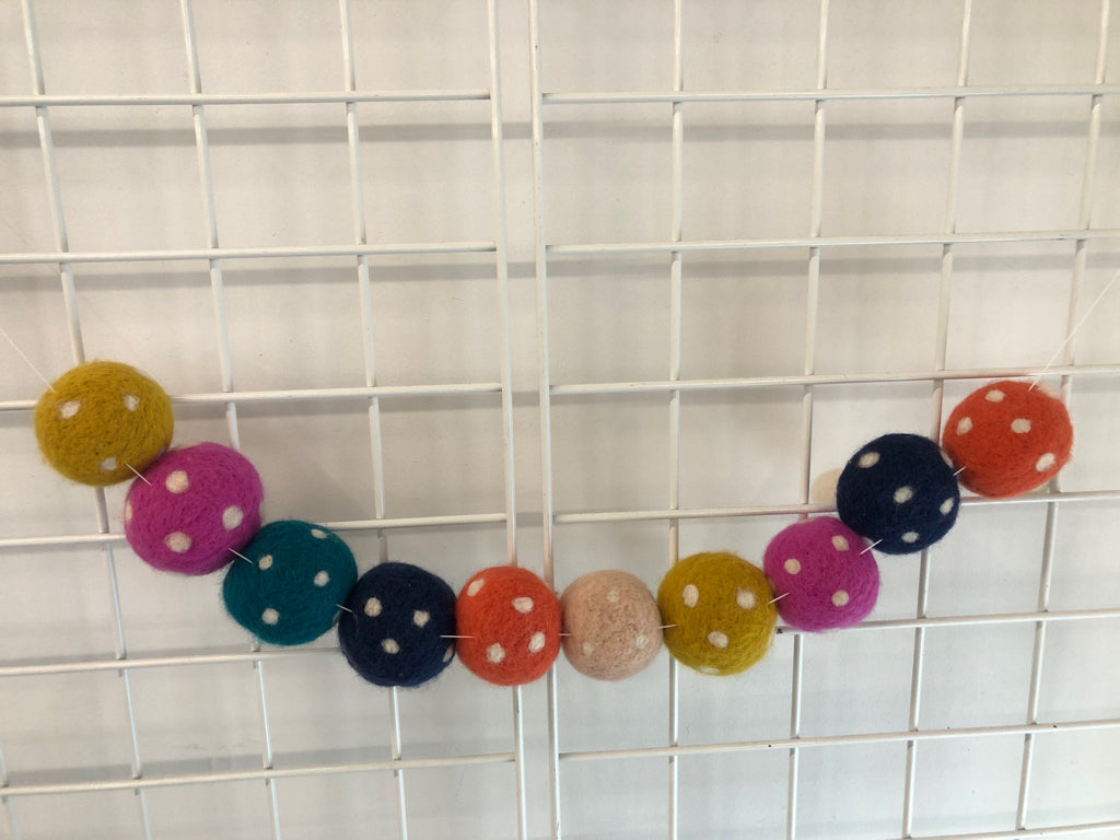 FELT MUSHROOM GARLAND.