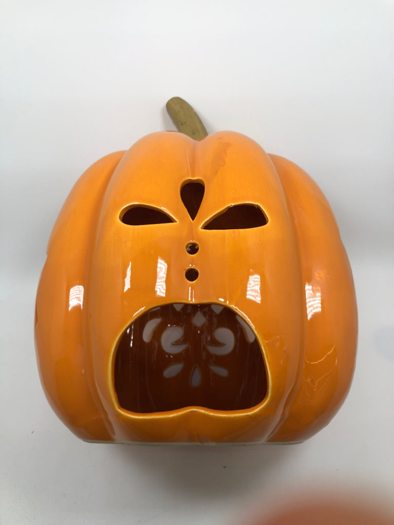 CERAMIC PUMPKIN TEA LIGHT CANDLE LANTERN.