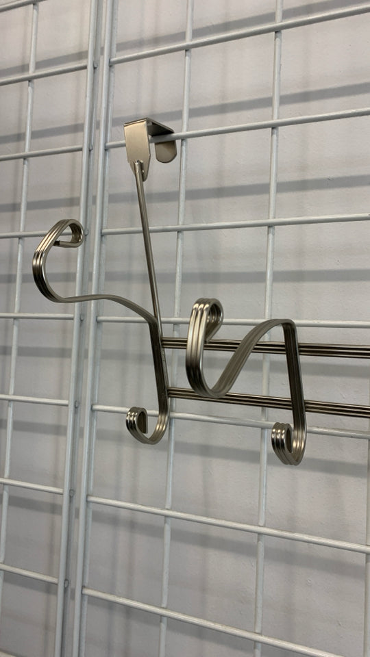 5-HOOK OVER-THE-DOOR HANGER.