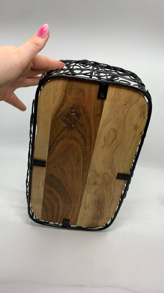 BLACK METAL BASKET W/WOOD BOTTOM AND HANDLE.