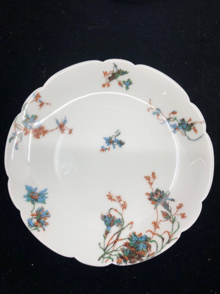 4 VTG ORANGE AND BLUE FLORAL LUNCH PLATES.