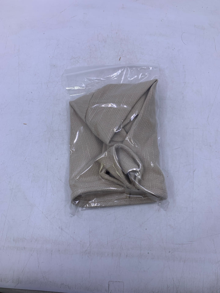 BEIGE CARD KEEPER LINER IN BAG.