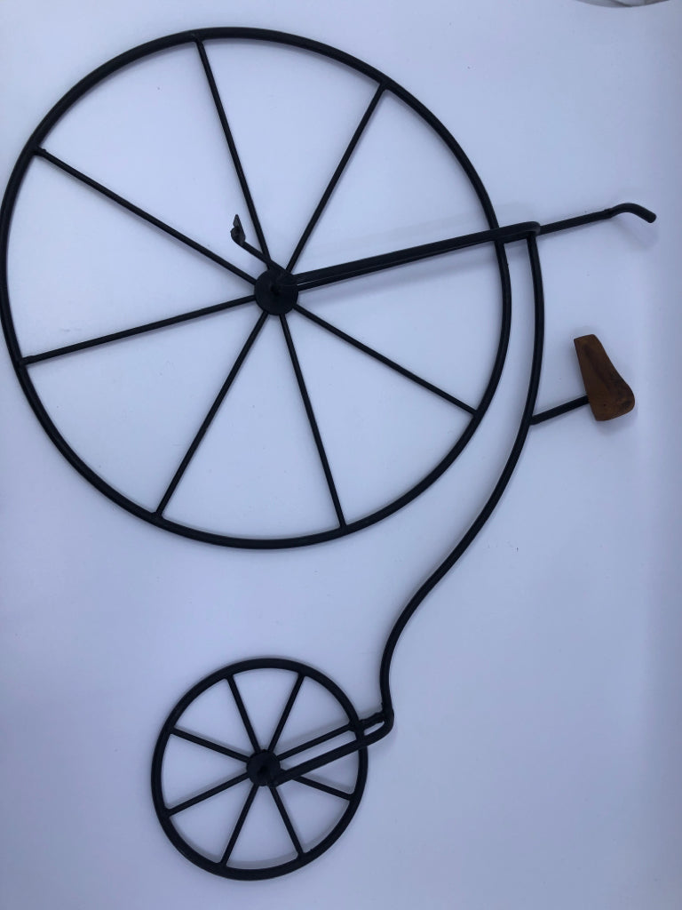 BLACK BICYCLE WALL HANGING.