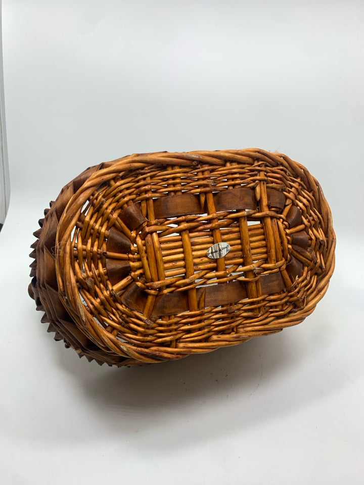 MULTI-WOVEN BROWN WICKER BASKET.