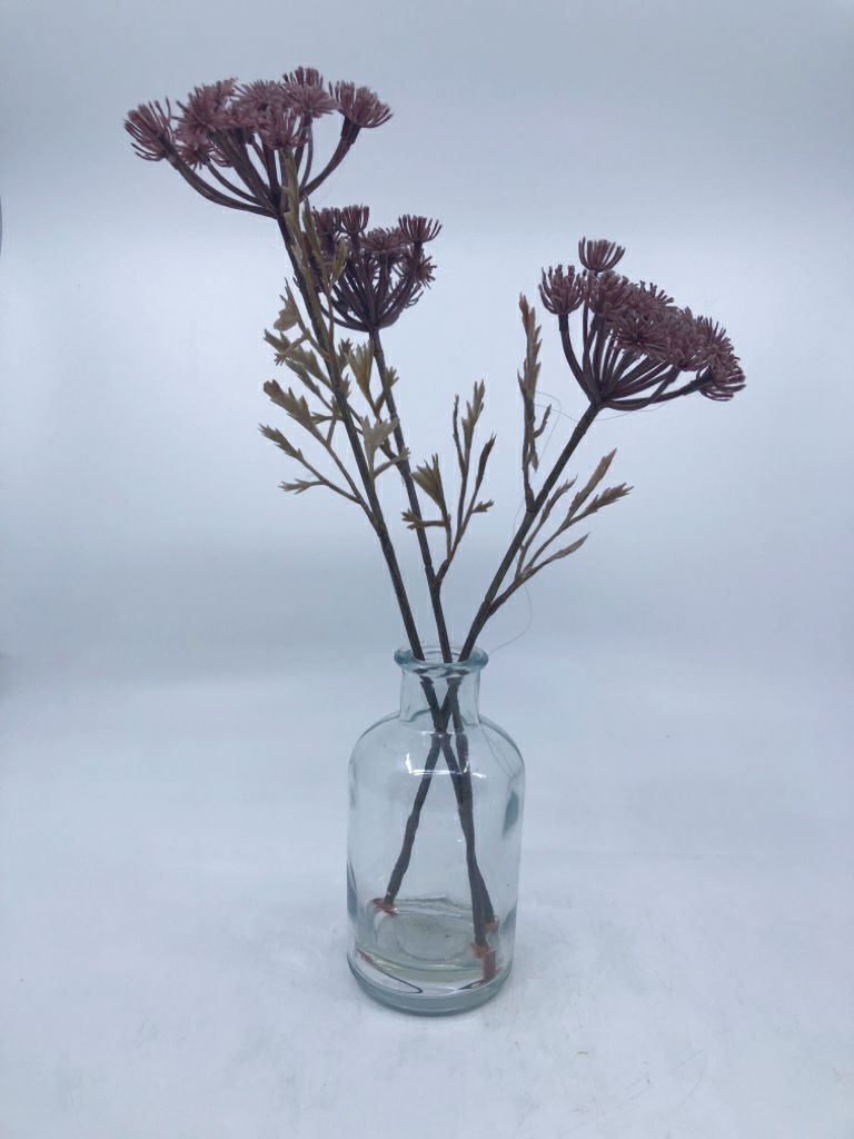 FAUX FERN IN GLASS VASE.