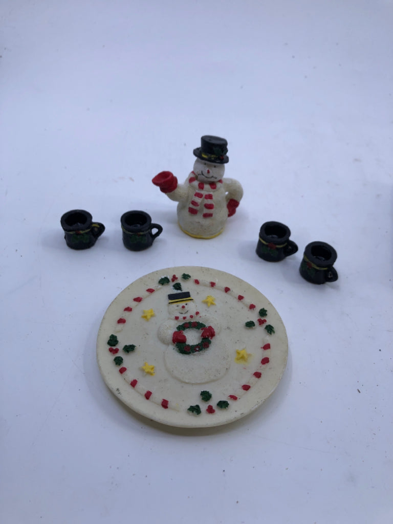 NIB MINI SNOWMAN TEA SET.