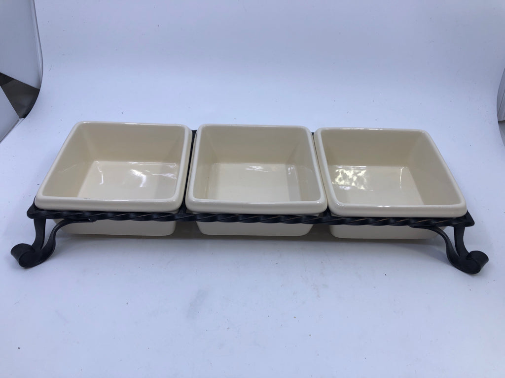 4PC CREAM AND BLACK SERVER.