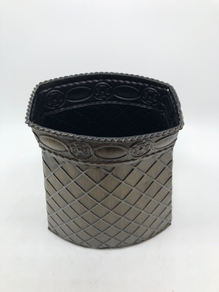 EMBOSSED TIN ACCENT VASE.