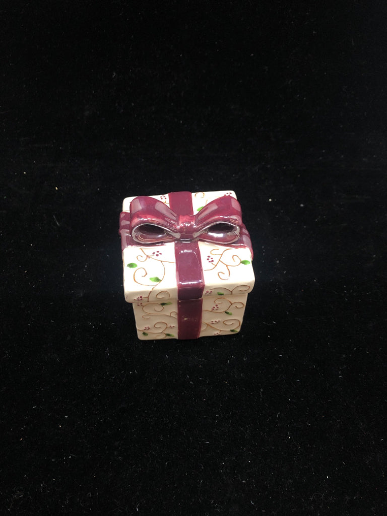 CHRISTMAS PRESENT VOTIVE HOLDER - YANKEE CANDLE.