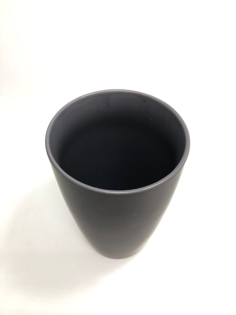GRAY DECORATIVE VASE.
