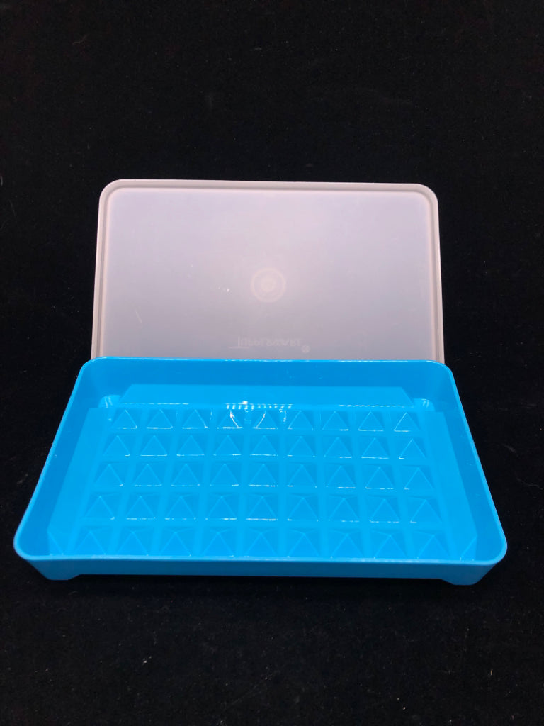 TUPPERWARE MEAT TENDERIZER W/LID.