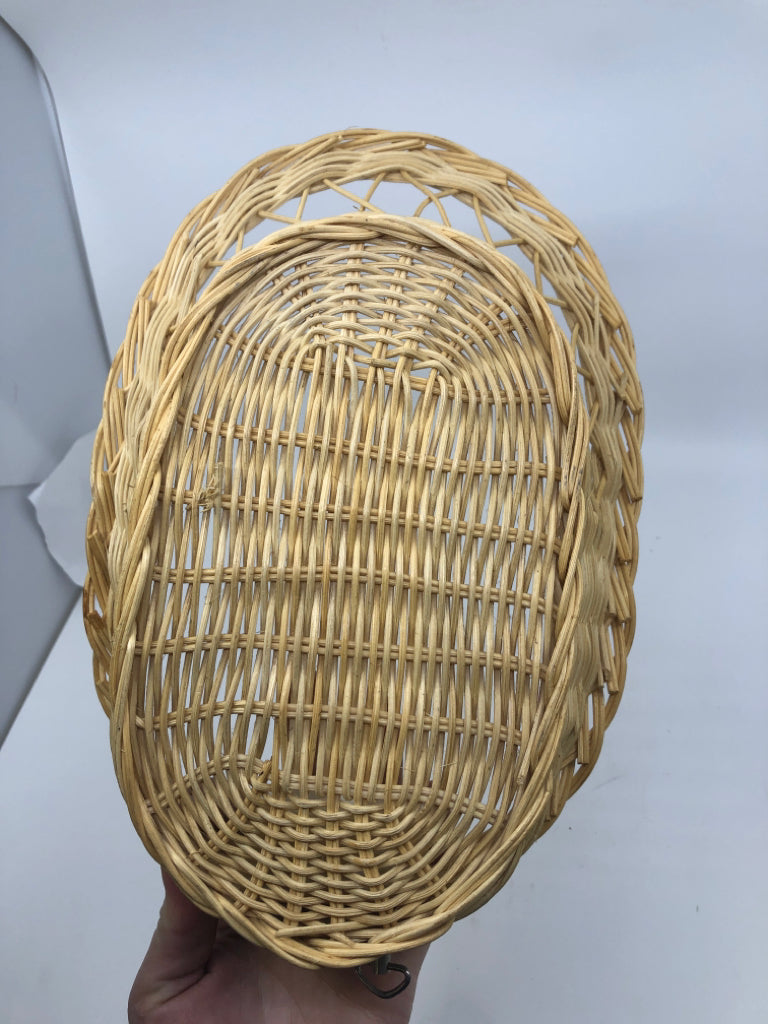 WOVEN BASKET MUSIC BOX.