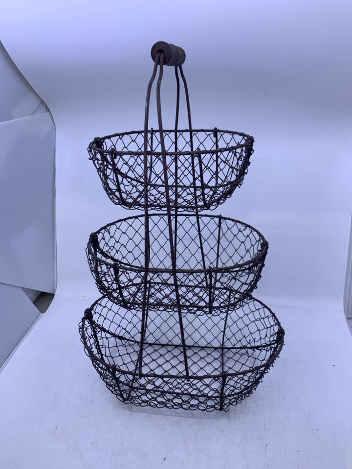 BROWN 3 TIER CHICKEN WIRE STANDING BASKET.