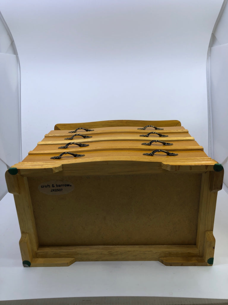 BLONDE WOOD 3 DRAWER JEWELRY BOX.