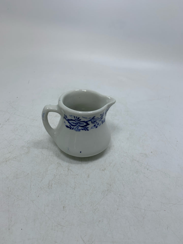VTG STERLING EAST LIVERPOOL OHIO CREAMER W/ DARK BLUE FLOWER BOARDER.