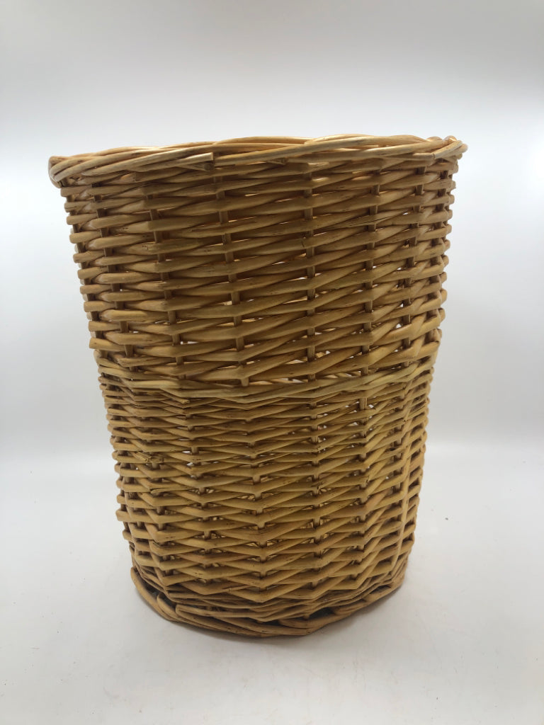 SM WICKER BIN.