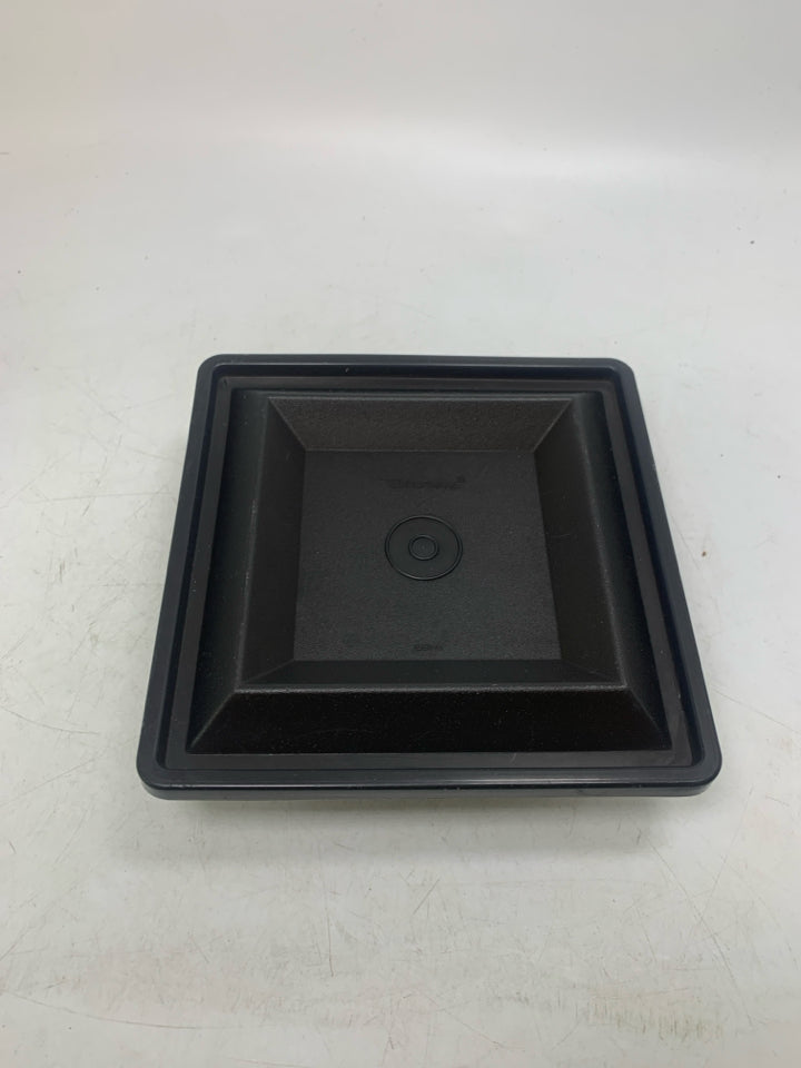 VTG DIVIDED SQUARE FOOD STORAGE.