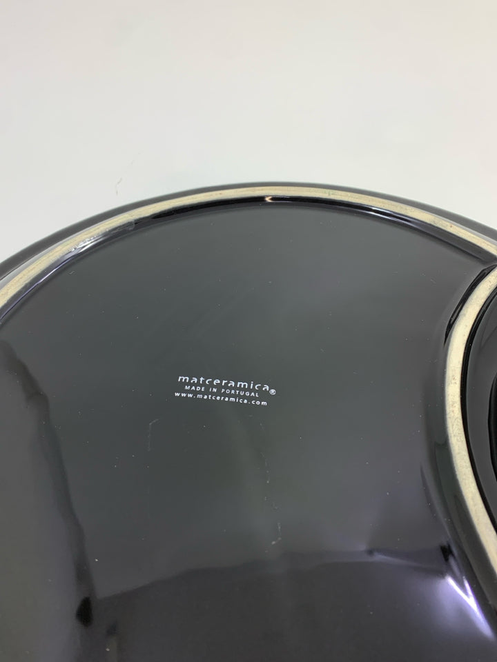 BLACK DIVIDED SERVING PLATTER.